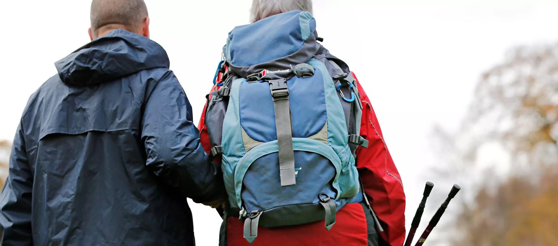 http://A%20volunteer%20guiding%20a%20service%20user%20on%20an%20outdoor%20ramble.